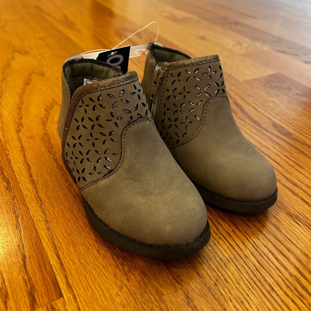Oshkosh Size 7 Estelle Boots